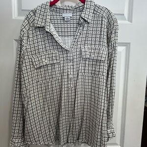 Women’s Black and White Patterned Shirt